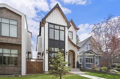 1833 30 Ave Sw, House detached with 4 bedrooms, 3 bathrooms and 2 parking in Calgary AB | Image 3