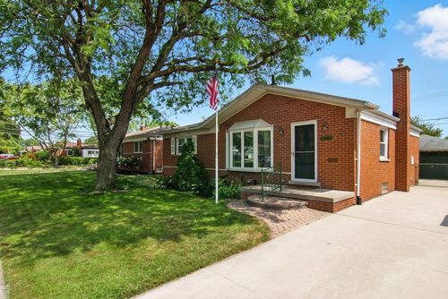 24616 Star Valley Dr, Saint Clair Shores, MI, 48080-3176 | Card Image