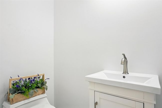Water closet. | Image 25