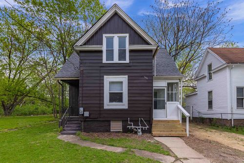 1015 N Winnebago St, Rockford, IL, 61103-6057 | Card Image