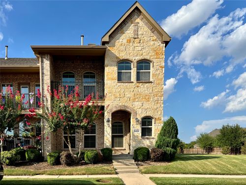 1404 Arapaho Dr, Carrollton, TX, 75010-3304 | Card Image