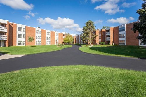 28301 Franklin Rd, Southfield, MI, 48034-1672 | Card Image
