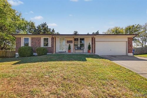 8 Redbud Dr, Warrenton, MO, 63383-3212 | Card Image