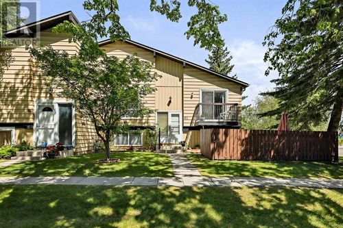 7205 4 St Ne, Calgary, AB, T2K5S3 | Card Image
