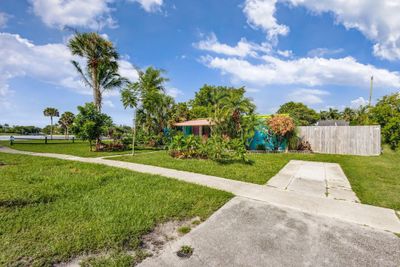 699 Hibiscus Drive, House other with 3 bedrooms, 2 bathrooms and null parking in Royal Palm Beach FL | Image 3