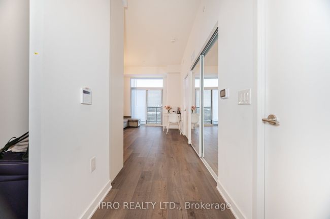 911 - 60 Honeycrisp Cres, Condo with 2 bedrooms, 1 bathrooms and null parking in Concord ON | Image 6