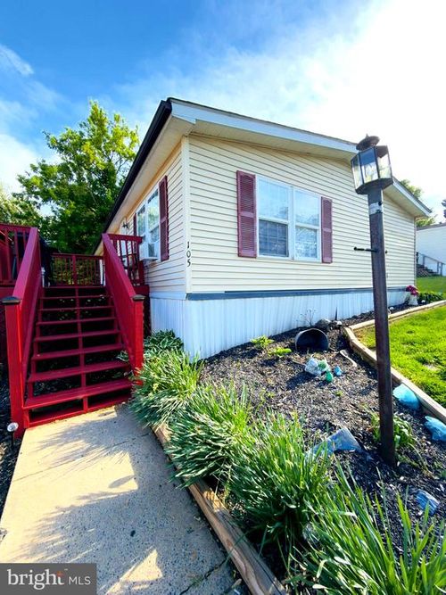 105 Fieldbridge Ct, Lancaster, PA, 17603-2105 | Card Image