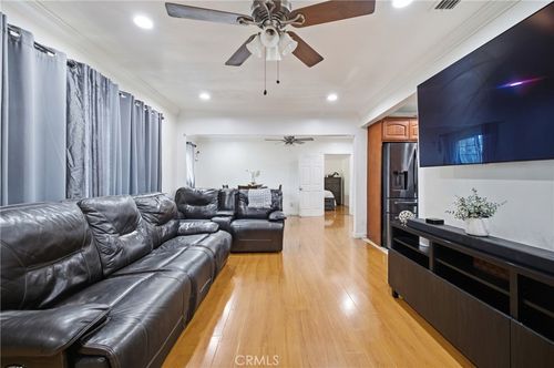 156 E 49th St, Long Beach, CA, 90805-6809 | Card Image