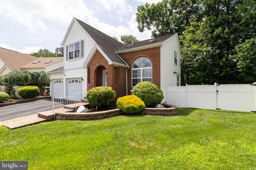 400 Laura Ln, PHILADELPHIA, PA, 19116-1673 | Card Image