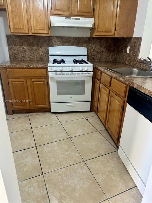apt-h205-18111 Nw 68th Ave, Hialeah, FL, 33015-3939 | Card Image