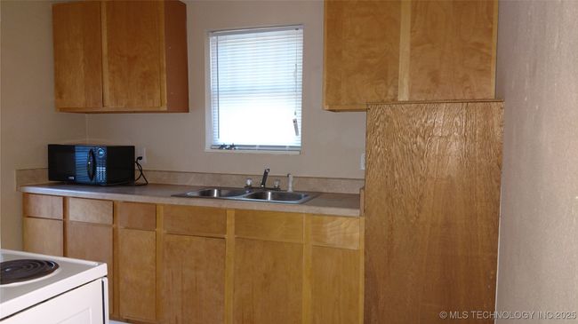 B - 222 Shawnee St, Home with 2 bedrooms, 1 bathrooms and null parking in Tahlequah OK | Image 6