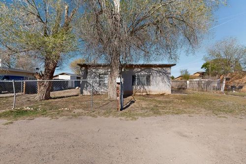 105 Barcelona Cir Sw, Albuquerque, NM, 87105-5604 | Card Image