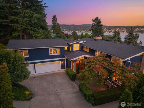 8246 E Mercer Way, Mercer Island, WA, 98040-5621 | Card Image