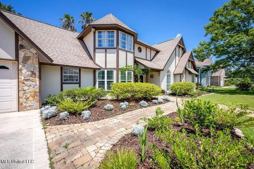 3909 Cabildo Pl, Ocean Springs, MS, 39564-8553 | Card Image