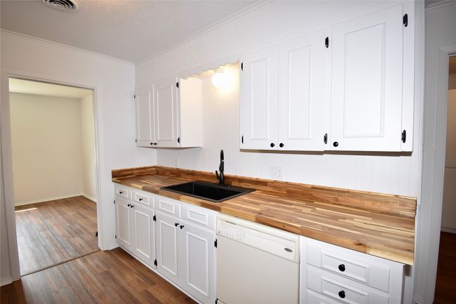 2013 S High St, House other with 3 bedrooms, 2 bathrooms and null parking in Brady TX | Image 4