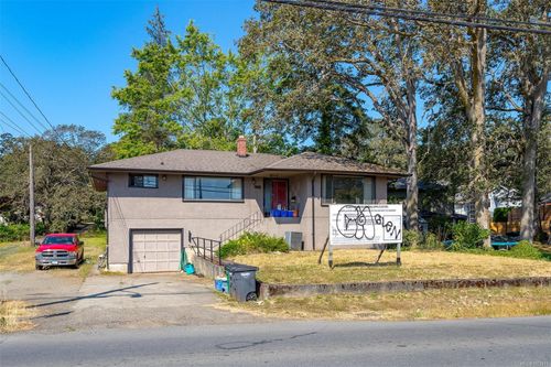 3494 Cedar Hill Rd, Victoria, BC, V8P3Z1 | Card Image