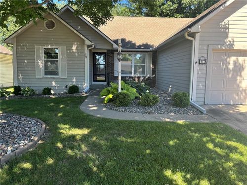 13 Stratford Place Point, St Joseph, MO, 64506 | Card Image