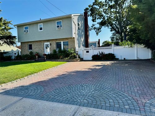 259 28th St, Copiague, NY, 11726-2605 | Card Image