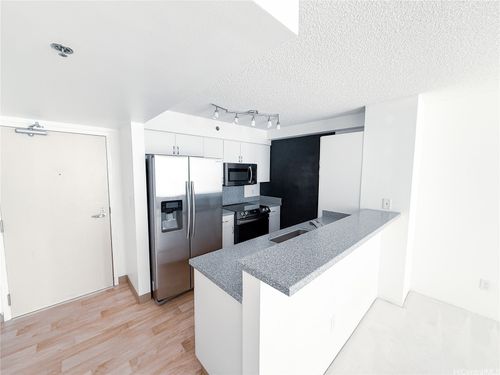 apt-2205-215 King St, Honolulu, HI, 96817-6709 | Card Image