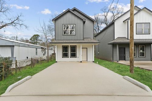 8685 Sassafras St, Willis, TX, 77318-7628 | Card Image