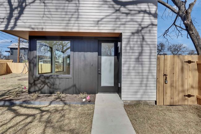 Entrance to property with fence | Image 23