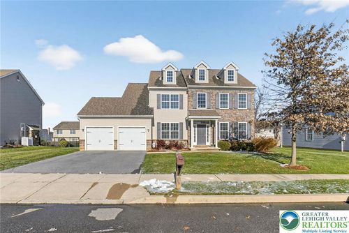 4055 Walter Rd, Bethlehem, PA, 18020-5301 | Card Image