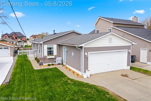 38189 Circle Dr, Harrison Township, MI, 48045-2816 | Card Image