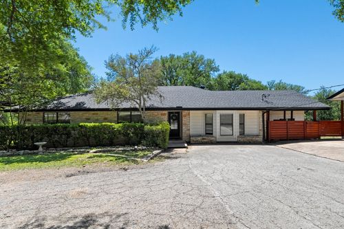 703 Stagecoach Trl, San Marcos, TX, 78666-5072 | Card Image