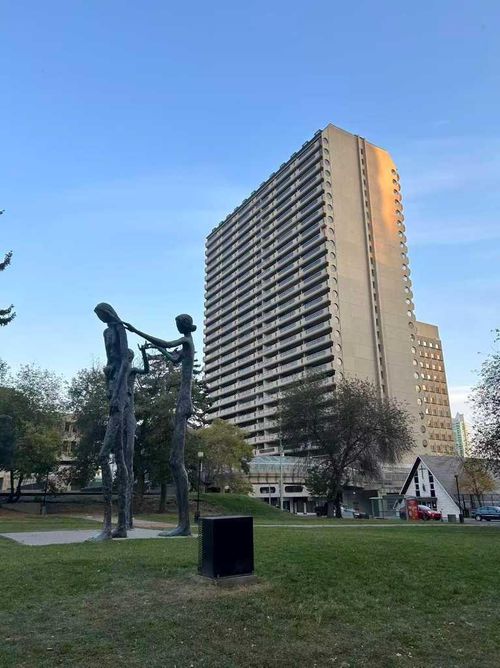 1704-221 6 Ave Se, Calgary, AB, T2G4Z9 | Card Image