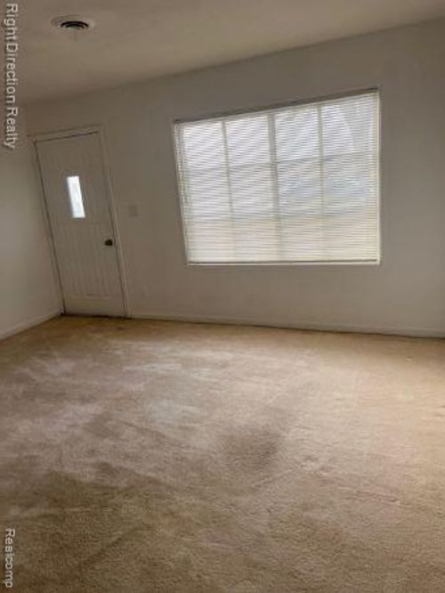 9245 Lee Rd, Brighton, MI, 48116-2105 | Card Image