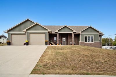 780 17th St. Se, House other with 2 bedrooms, 1 bathrooms and null parking in Dyersville IA | Image 1