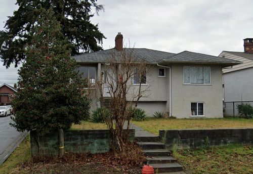 3507 Monmouth Avenue, Vancouver, BC, V5R5S1 | Card Image