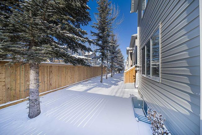 84 Bridleridge Manor Sw, Home with 3 bedrooms, 2 bathrooms and 1 parking in Calgary AB | Image 4