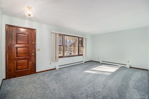 12439 Hill Rd, Goodrich, MI, 48438-9075 | Card Image