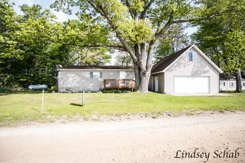 4647 Lakeview Dr, Coral, MI, 49322-9686 | Card Image