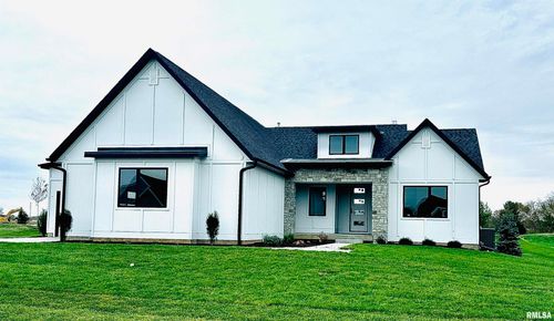 5127 Oak Ridge Ct, Bettendorf, IA, 52722-8260 | Card Image