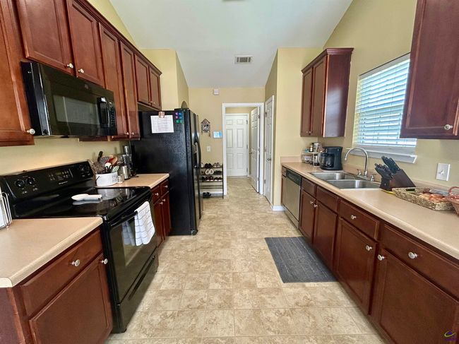 208 Burr Dr, House other with 3 bedrooms, 2 bathrooms and null parking in Byron GA | Image 22