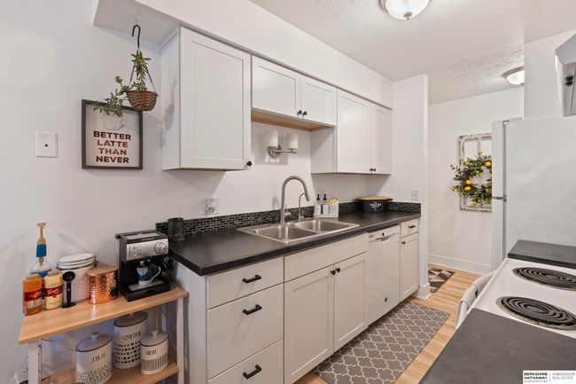 APT-119 - 1211 S 121 St Plz, Condo with 2 bedrooms, 1 bathrooms and null parking in Omaha NE | Image 6