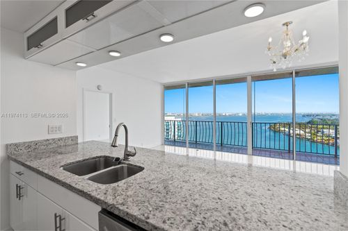 ph-216-7601 E Treasure Dr, North Bay Village, FL, 33141-4372 | Card Image