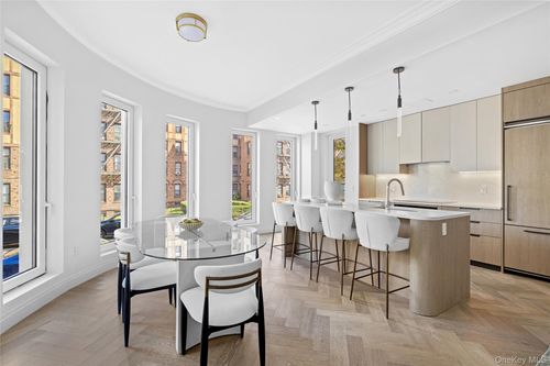 502-78-29 Austin St, Forest Hills, NY, 11375-6138 | Card Image