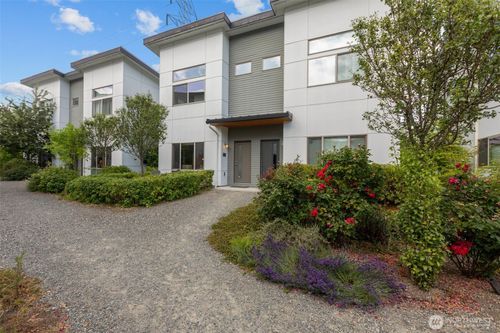 4264 S Greenbelt Station Dr, Seattle, WA, 98118-5132 | Card Image