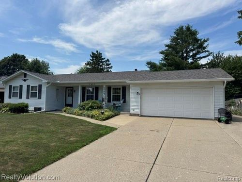 682 Metcalf Dr, Imlay City, MI, 48444-1453 | Card Image