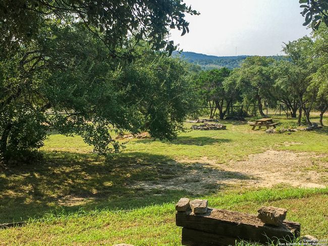 208 Scenic Mountain Dr, House other with 2 bedrooms, 3 bathrooms and null parking in Lakehills TX | Image 65