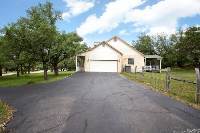 341 Indigo Run Dr, House other with 3 bedrooms, 2 bathrooms and null parking in Bulverde TX | Image 6