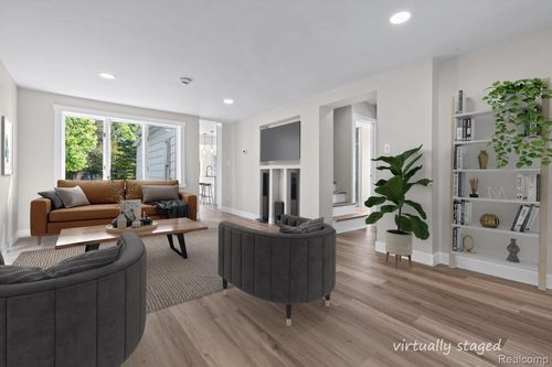 675 W Middle St, Chelsea, MI, 48118-1315 | Card Image