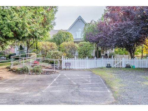 209 Templeton St, Brownsville, OR, 97327-2328 | Card Image