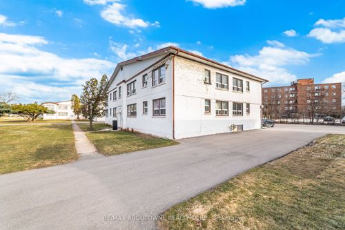 4-1031 Churchill Ave, Oakville, ON, L6H2A7 | Card Image