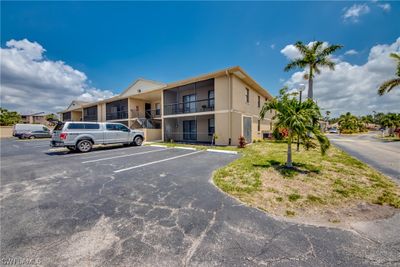 2115 - 5321 Summerlin Road, Condo with 2 bedrooms, 2 bathrooms and null parking in Fort Myers FL | Image 1