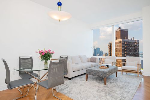 st53f-25 Columbus Cir, New York, NY, 10019-1107 | Card Image