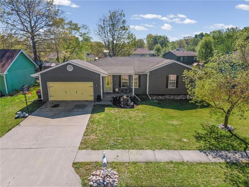 615 Woodson St, Kearney, MO, 64060-8750 | Card Image